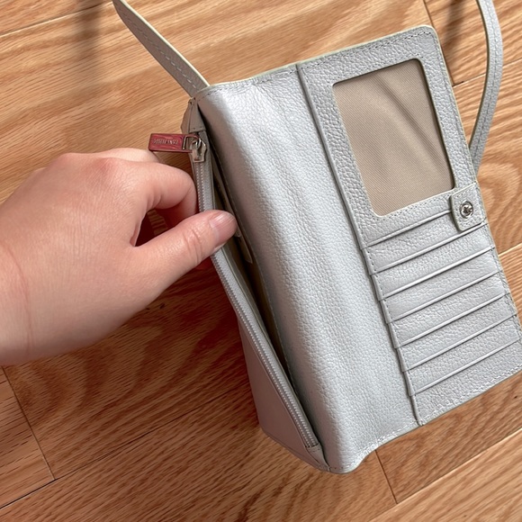 Danier wallet on chain (more like a wallet on strap) - Picture 6 of 6